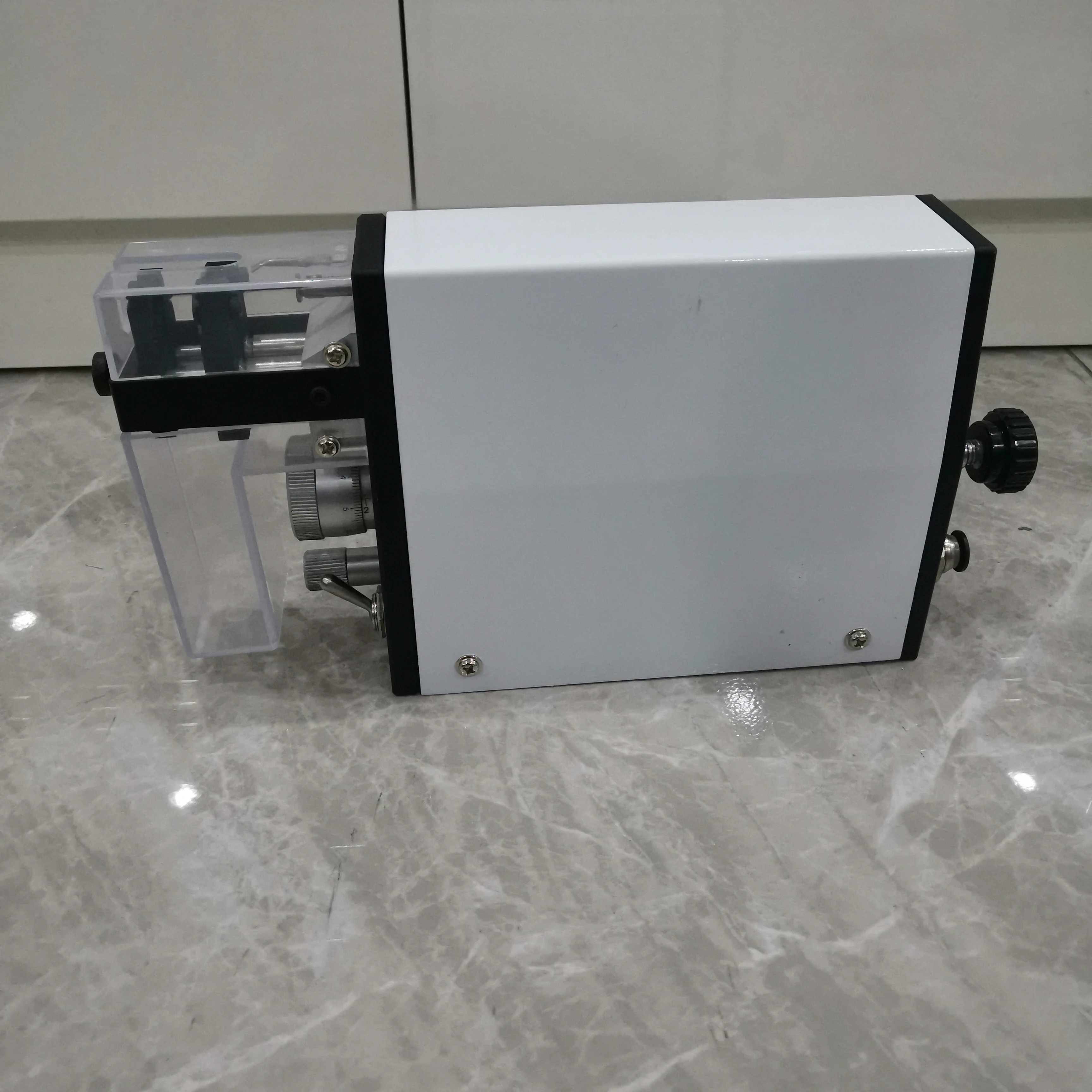 آلة تجريد الأسلاك الهوائية التعريفي عالية الدقة 0.03-2mm2 أداة تقشير الكابلات الأوتوماتيكية للكمبيوتر PVC نواة واحدة 1-20 مللي متر ث