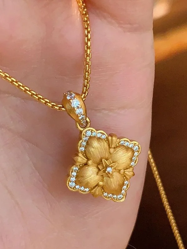 

Ретро-ожерелье для женщин среднего возраста с двусторонним бриллиантом в форме четырехлистного клевера, универсальная цепочка на ключицы, ювелирное украшение в стиле буки.