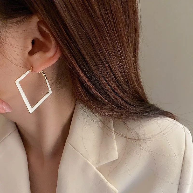 2024 New Simple Black White Enamel Geometric Rhombus Hoop Earrings for Women Fashion Statement Square Earings