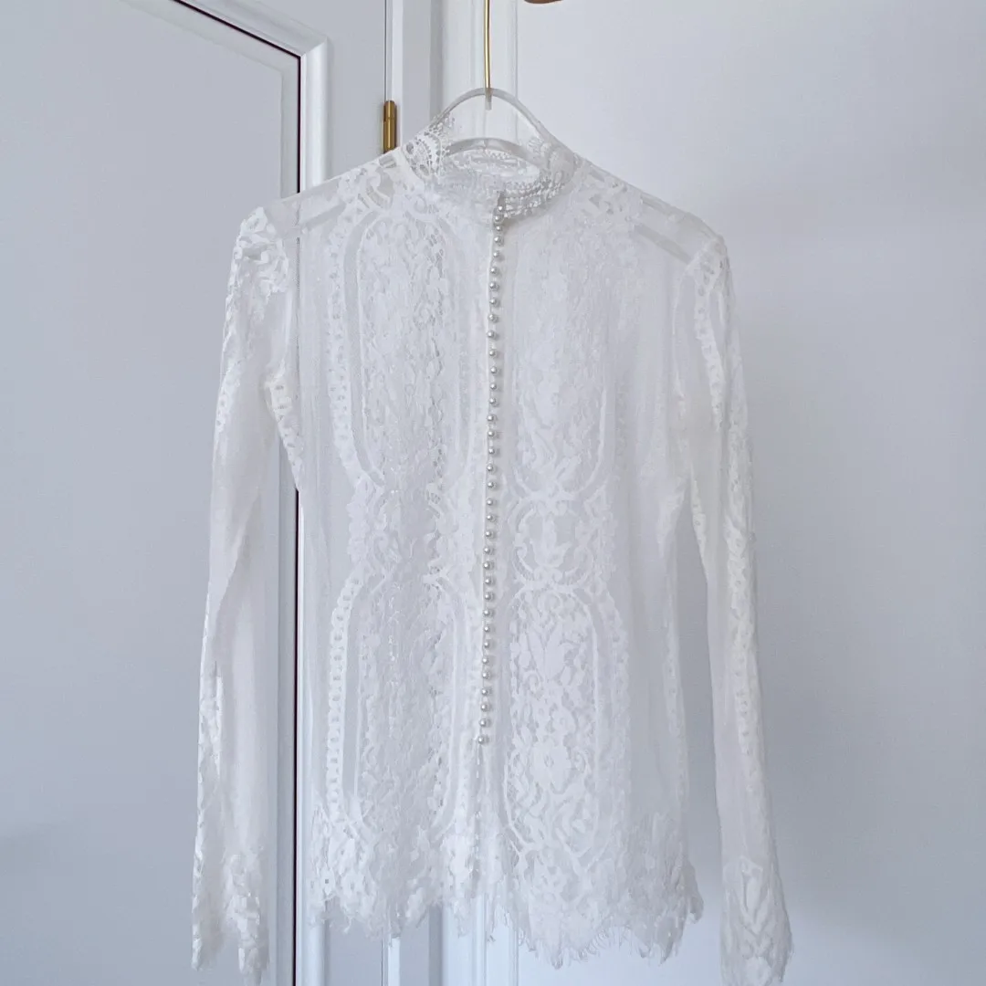 Women Blouse New Lace Long Sleeve Sheer Tassels Blouse Vintage Royal Style Shirt Woman Spring Summner Tops Party Wear NS787