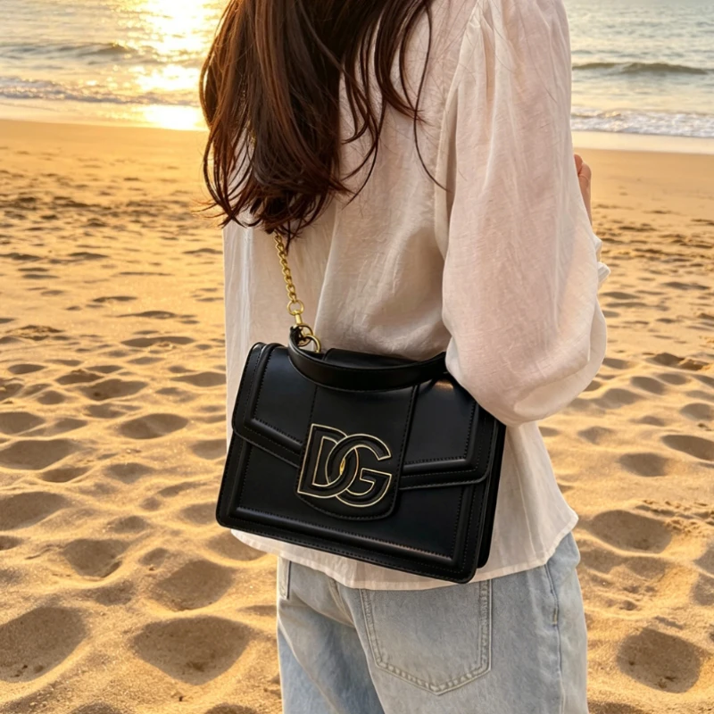 high-quality-design-women's-chain-strap-crossbody-bag-women's-fashionable-small-square-bag-elegant-and-trendy-shoulder-bag