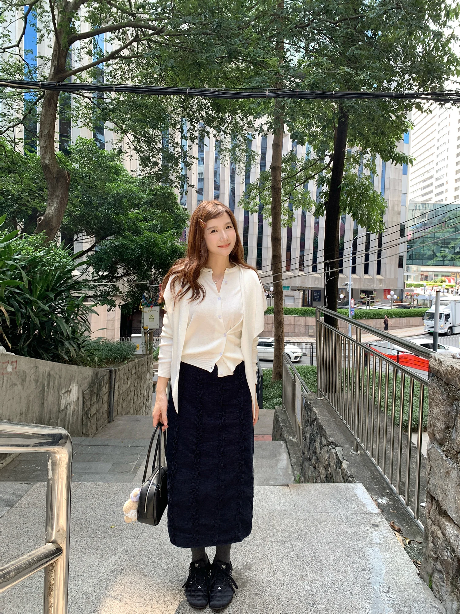 

Комплект XierZ: белый вязаный кардиган и брюки с асимметричной застежкой на пуговицах, корейский стиль, для повседневной носки, с эффектом утяжки на талии