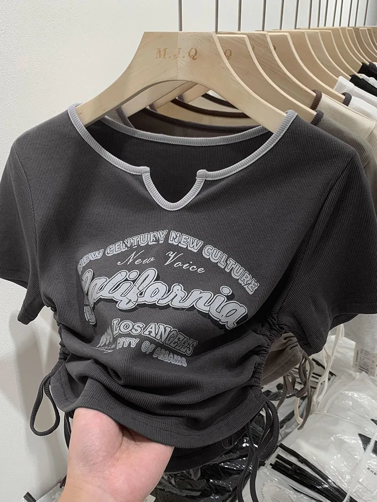 

Футболка с американским буквенным принтом в стиле ретро, женская футболка с V-Ne Dstring Design, новинка лета, модный топ из полиэстера...