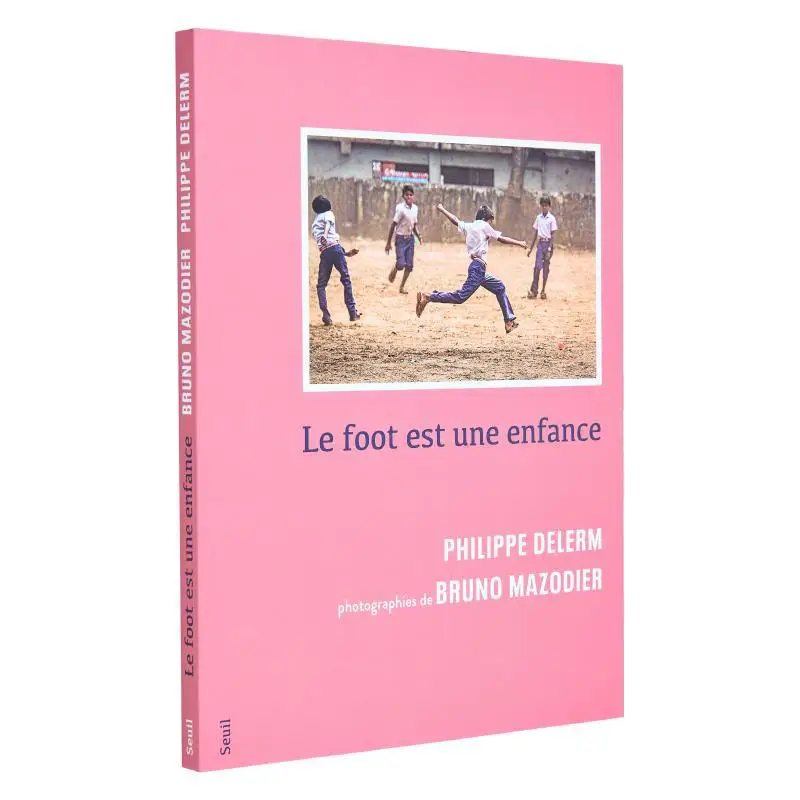 

LE FOOT EST UNE ENFANCE Philippe Delerm Seuil 9782021526851 Book