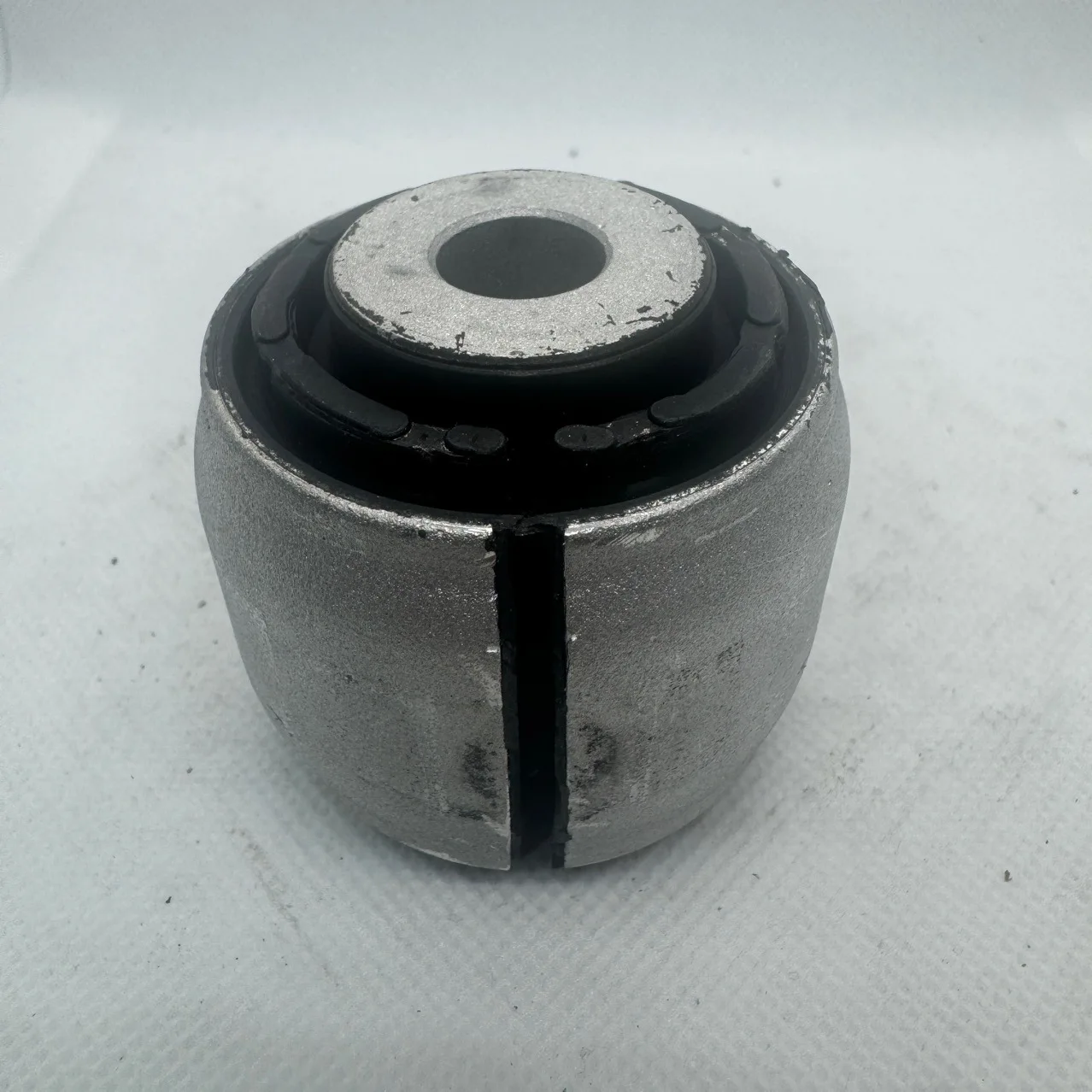 Automotive Parts Rear Upper Bending Arm Liner 33306779517