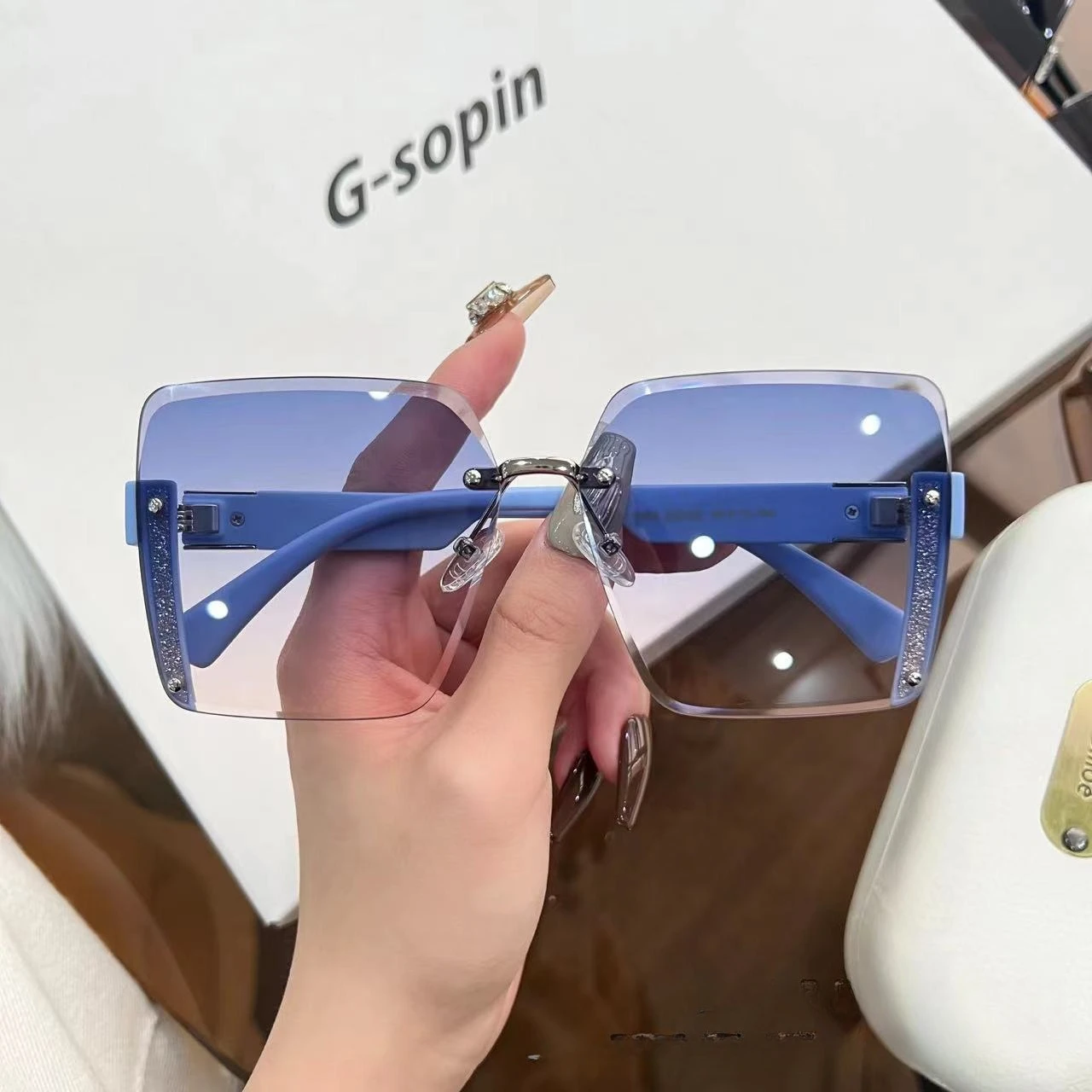 

Designer Frameless Crystal Cut Sunglasses Luxe Hip Hop UV Pro High Quality Premium Lightweight Chic Eyewear