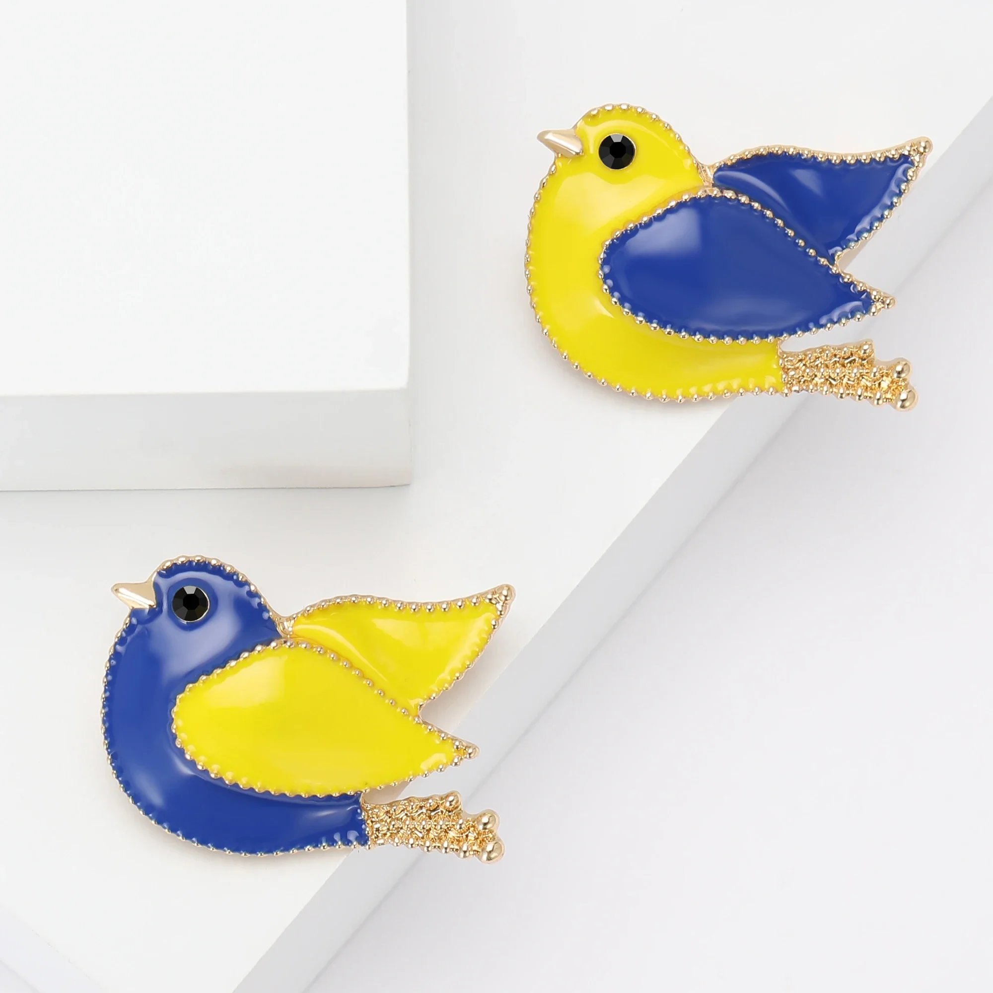 Popular Enamel Ukrainian Peace Dove Brooches for Women Unisex Bird Animal Pins Office Party Friend Gifts Accessories