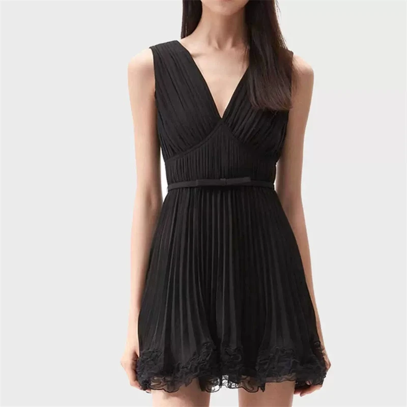 

2024 new summer women's classic black V-neck waist lace splicing dress y2k high quality fashionable casual pleated mini skirt