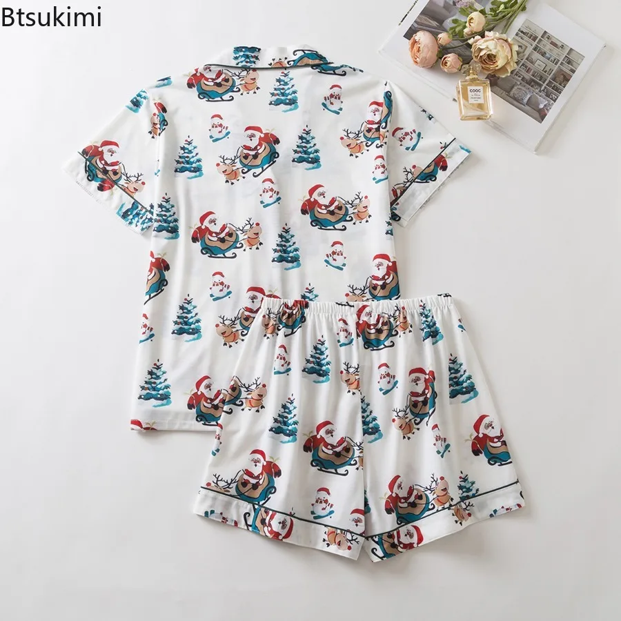 2026 أطقم بيجامات نسائية صيفية لعيد الميلاد منقوشة وياقة مقلوبة وأكمام قصيرة قميص شورت مكون من قطعتين ملابس نوم فضفاضة غير رسمية