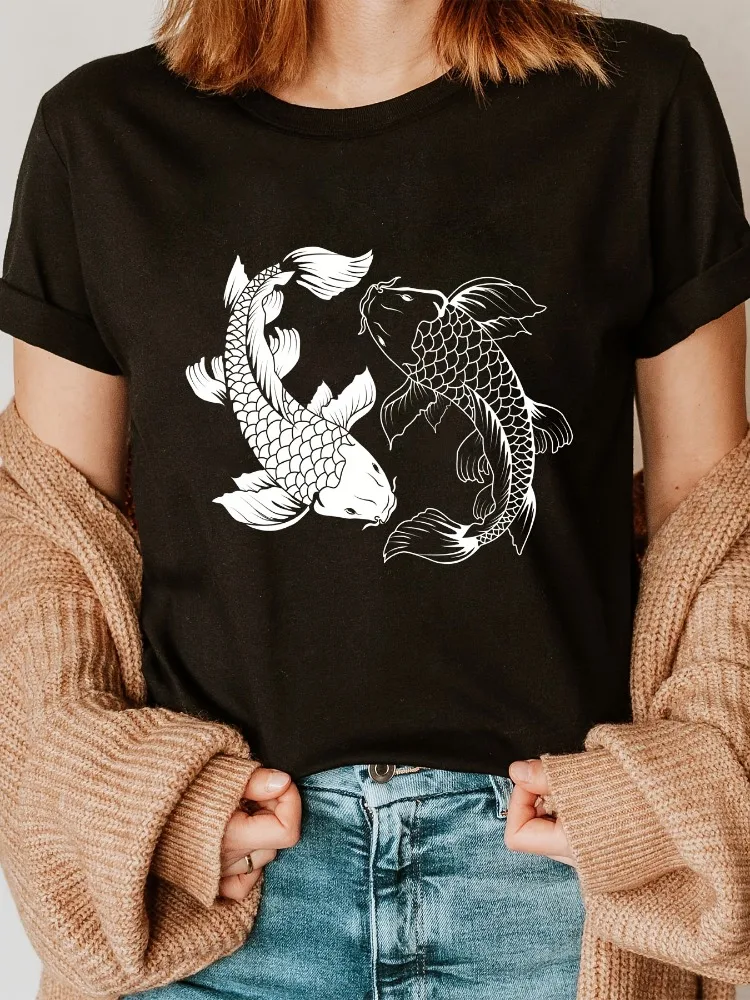 تي شيرت نسائي كاجوال بأكمام قصيرة لربيع وصيف وخريف تي شيرت عصري مطبوع عليه سمكة برقبة دائرية تي شيرت قطني مقاس كبير