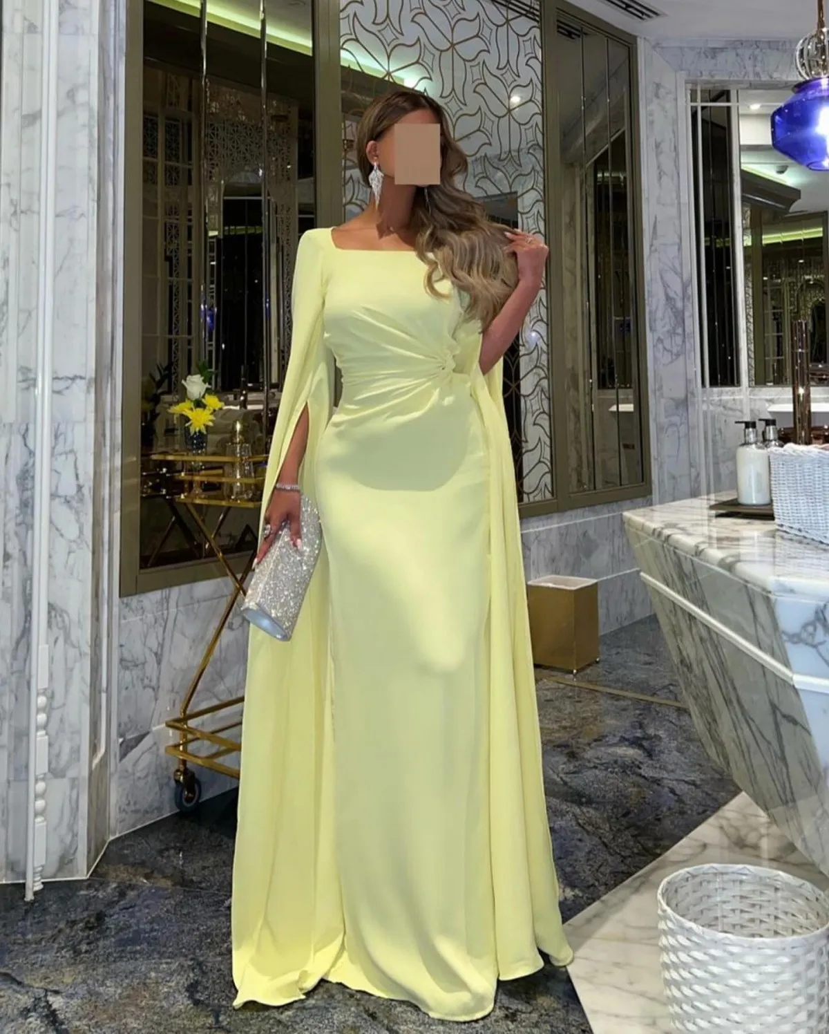 فساتين سهرة طويلة برقبة مربعة مخصصة 2025 فستان حفلات نسائي أصفر أنيق بأكمام طويلة مطوي فساتين لحضور الحفلات الموسيقية طول الأرض