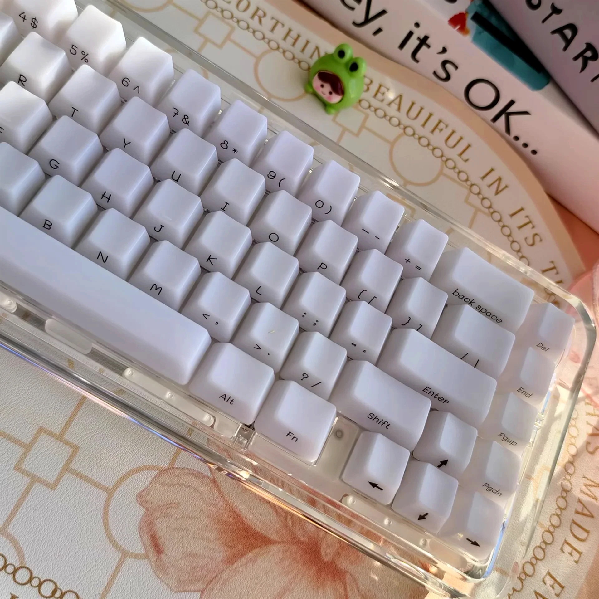 

Misty White Keycaps OEM Translucent Side Engraved Printed 104 Keys for 60/64/84/98/104 Gaming Mechanical Keyboard MX Switch