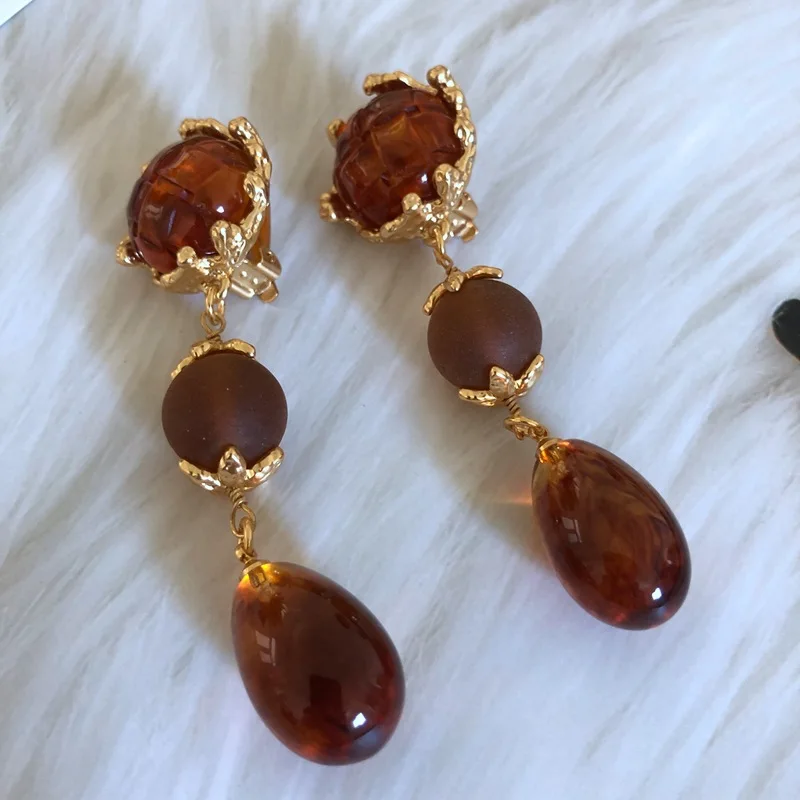 To Reines Baroque Retro Resin Amber Water Drop Ear Clip Earrings For Women Golden Brown Pendientes Accesorios Jewelry Gift