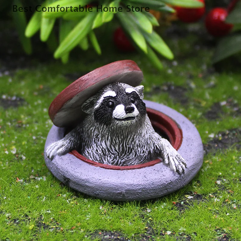 Raccoon Ornament Under Manhole Cover Garden Microlandscape Simulation Animal Resin Decor For Indoor/Outdoor Lawn, Tabletop Decor