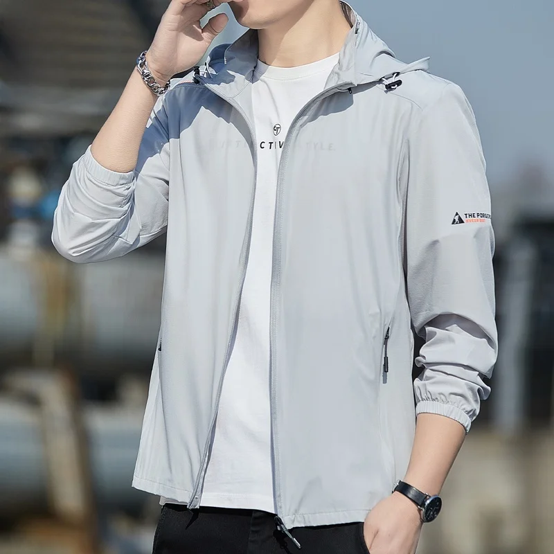 

Мужская летняя тонкая модная куртка с капюшоном для защиты от солнца, повседневная, на молнии, с декоративными элементами, из нейлона и полиэстера, не мнется