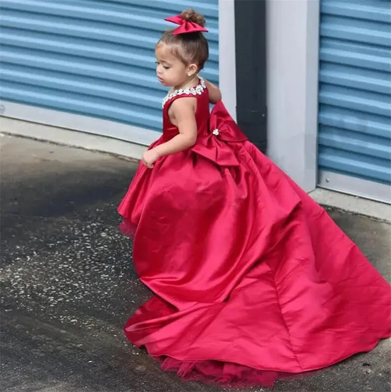 

Red Satin Baby Girls Wedding Dress Children Party Prom Gown Beaded Neck Little Princess Birthday Party Gown with Long Train