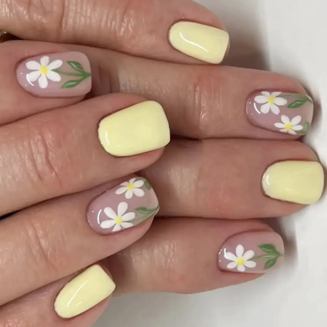 

Simple Yellow White Flowers Square False Nails Art Butterfly French Pearl Fake Nails Rhinestones Press on Nails Charms Manicure