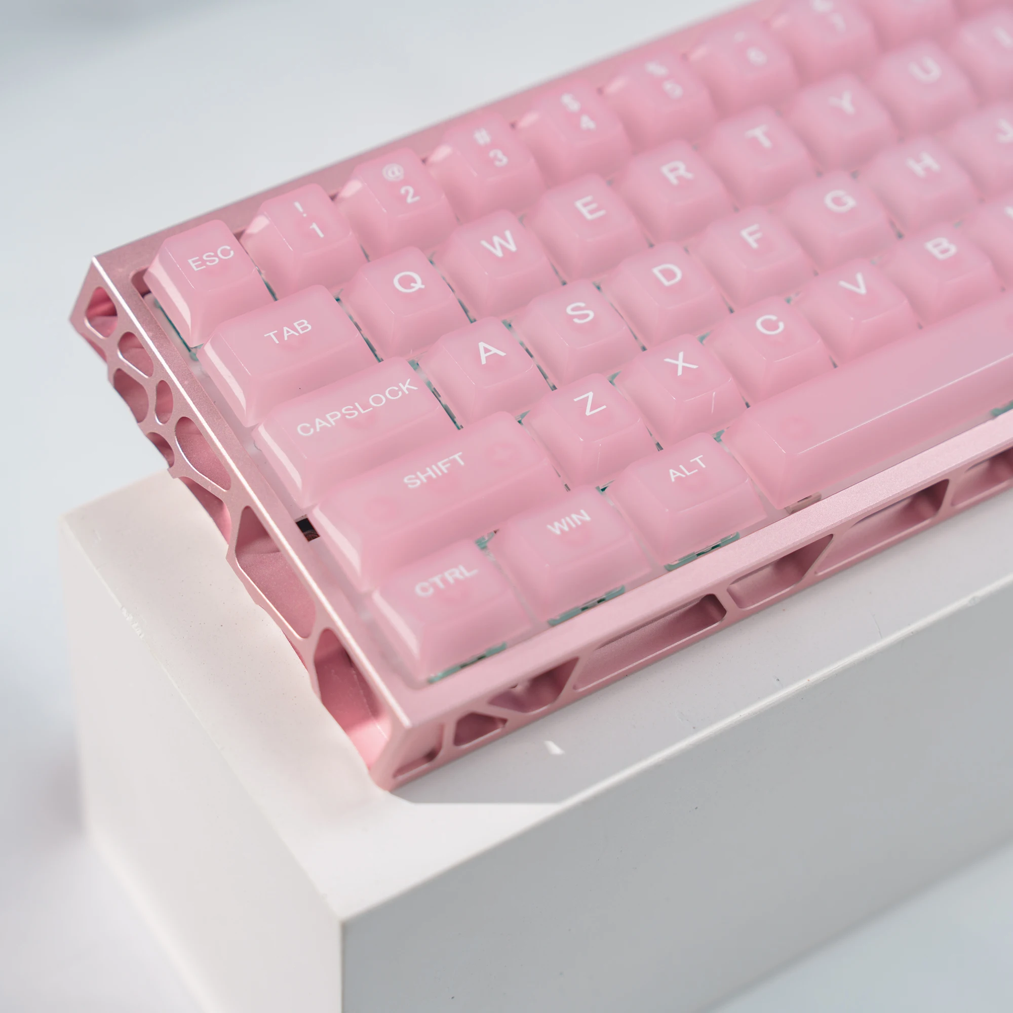 Copritasti per PC retroilluminati RGB semitrasparenti da 115 tasti Profilo MDA Copritasti con stampa UV rosa nebbioso per tastiera interruttori Cherry Gateron MX