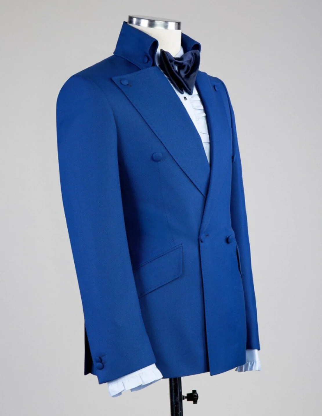 Designer Solid Color Men's Suit Wedding Coat Peaked Lapel Tuxedos Double Breasted Groom Wear Business Only Blazer Customized