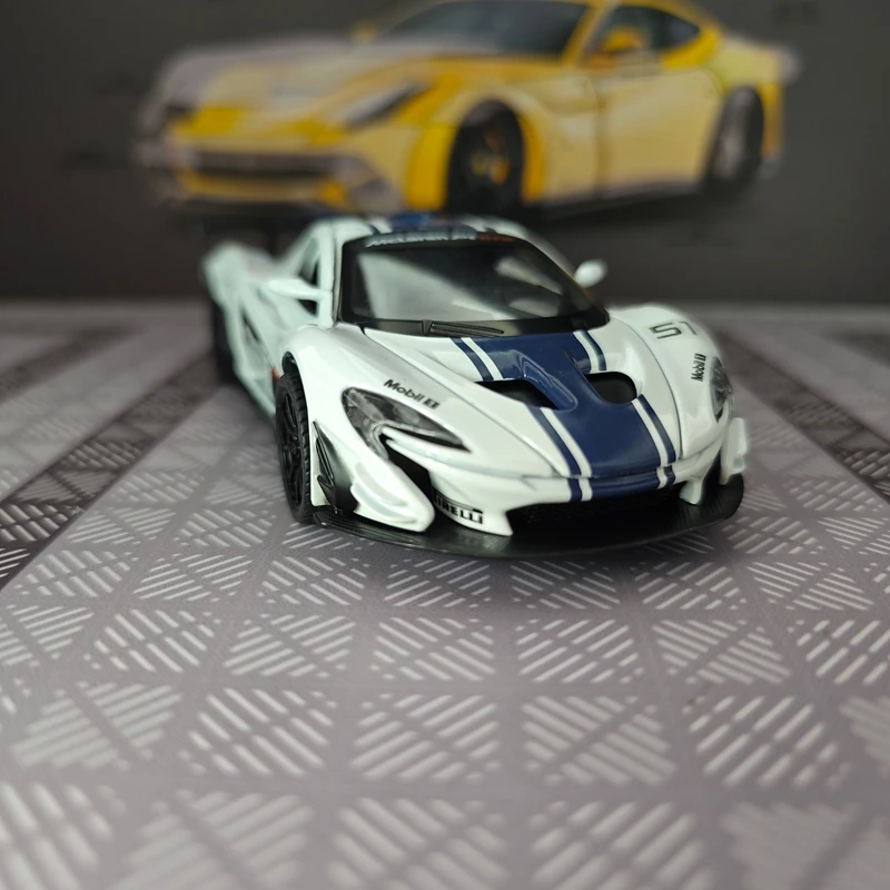 

Масштабная модель суперкара McLaren P1 GTR из сплава, 1:32, украшение для автомобиля, открывающиеся двери, подарок для рабочего стола