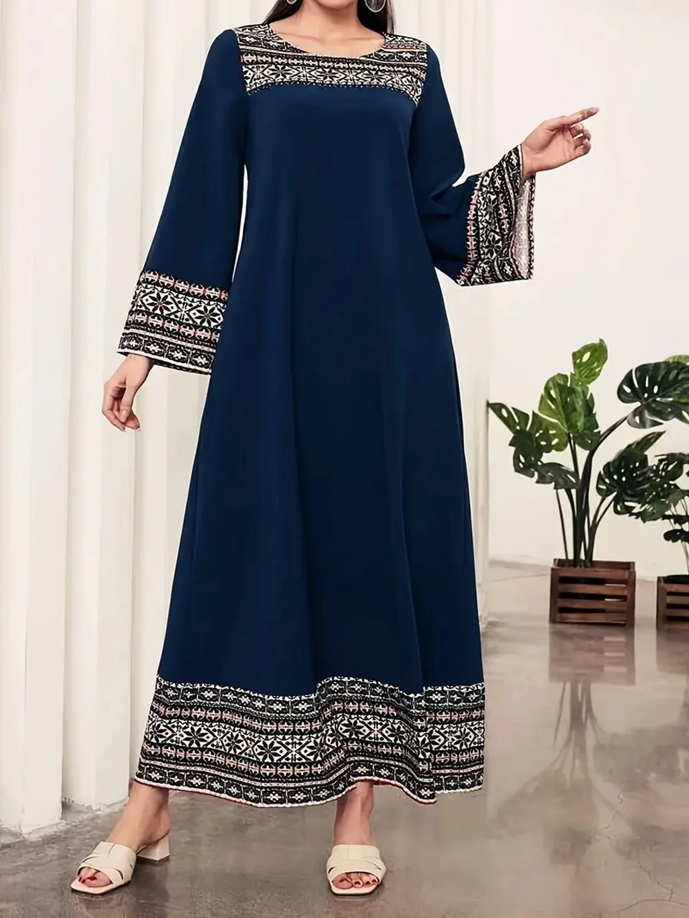 Elegantes, lässiges Retro-Kleid mit geometrischem Muster, Rundhalsausschnitt, langen Ärmeln, lockere Passform, Maxirock, ideal für Frühling und Sommer. – Detail 3