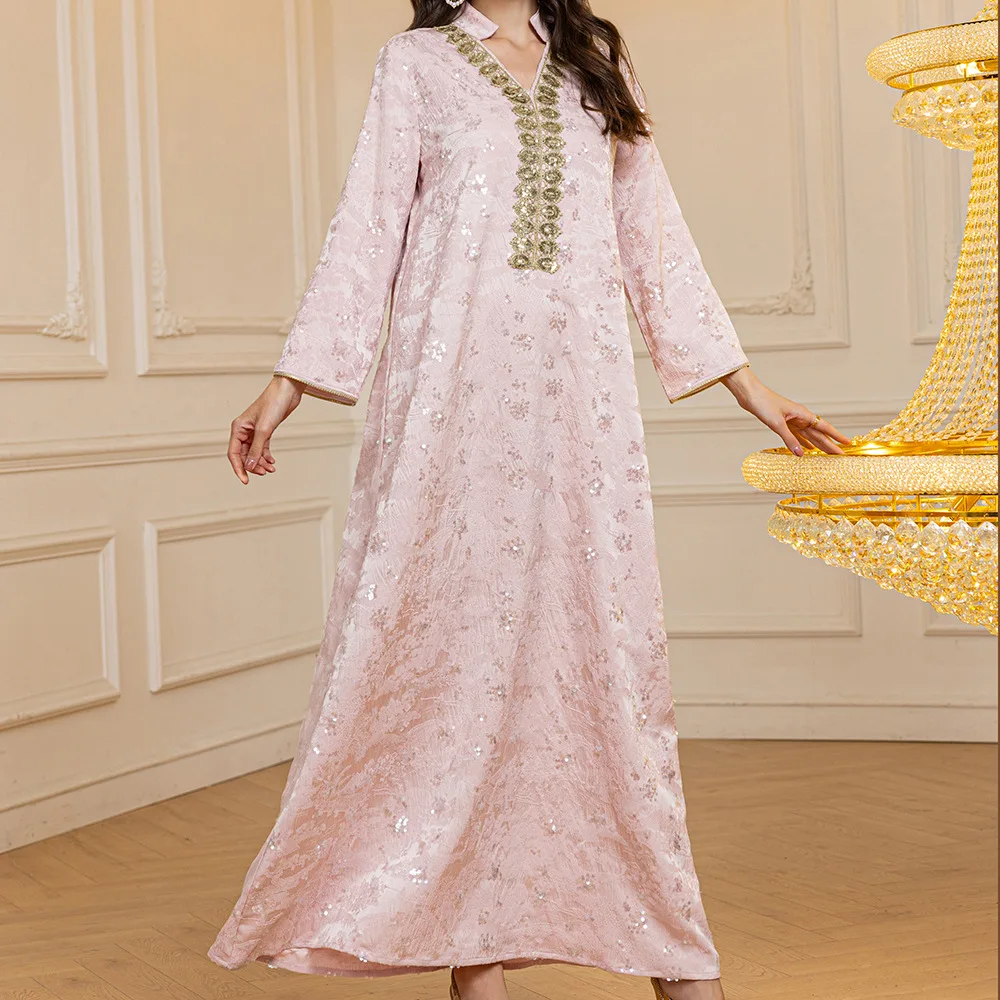 Abito da donna musulmana Abaya da Dubai, Arabia Saudita. Un abito di lusso leggero con jacquard e paillettes del Medio Oriente.