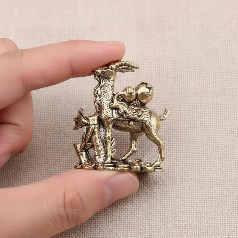 Vintage Brass Leader Sheep Statue Cute Metal Miniature Desktop Ornament For Car Dashboard Home Feng Shui Decor Collection Gift