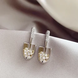 2024 French new design fashion jewelry silver plated shovel statement earrings for modern women's daily work accessories