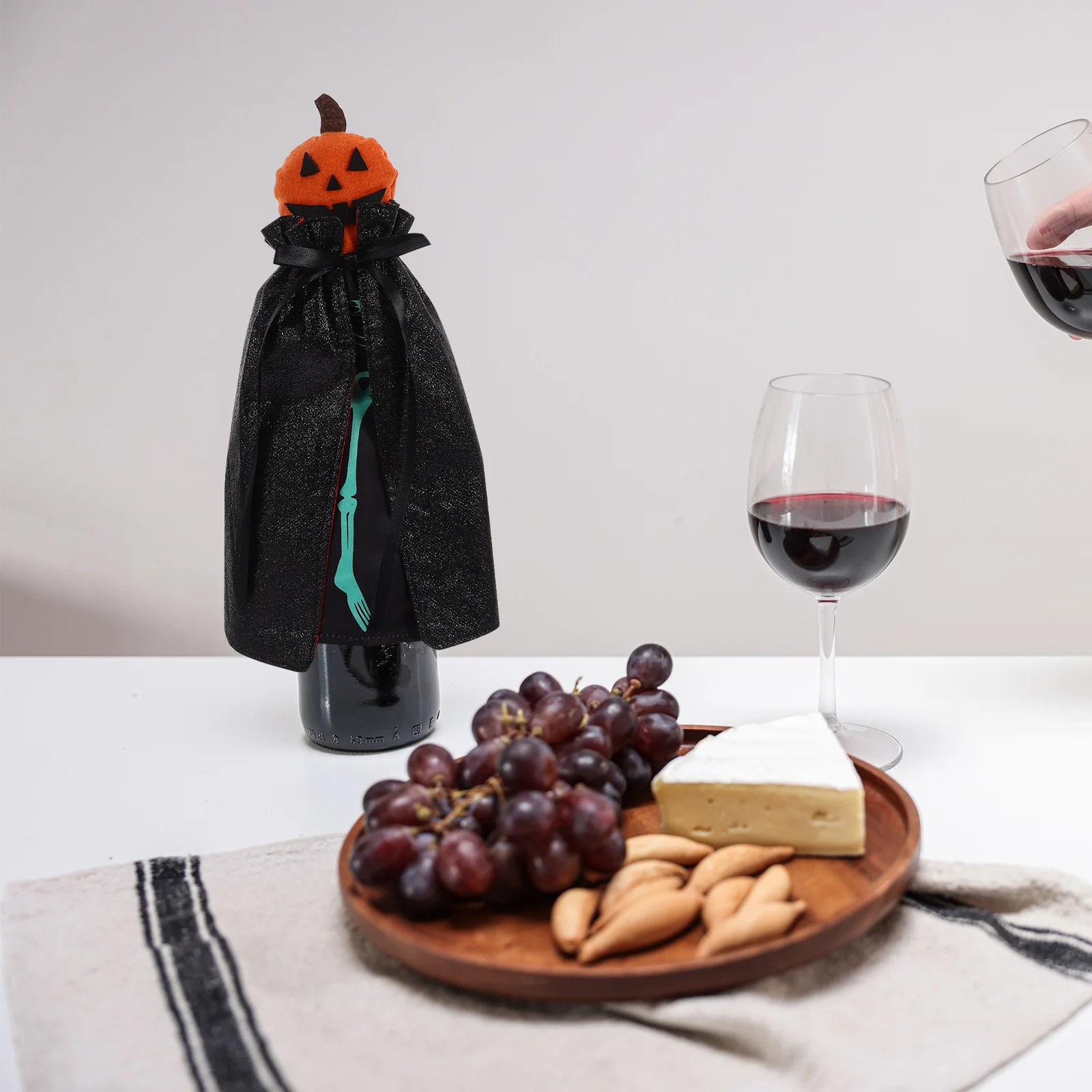 

Vampire Cape Bottle Covers Halloween Party Decor Reusable Bottle Sleeves Wine Holder Kitchen Bar Supplies Decorative Wine
