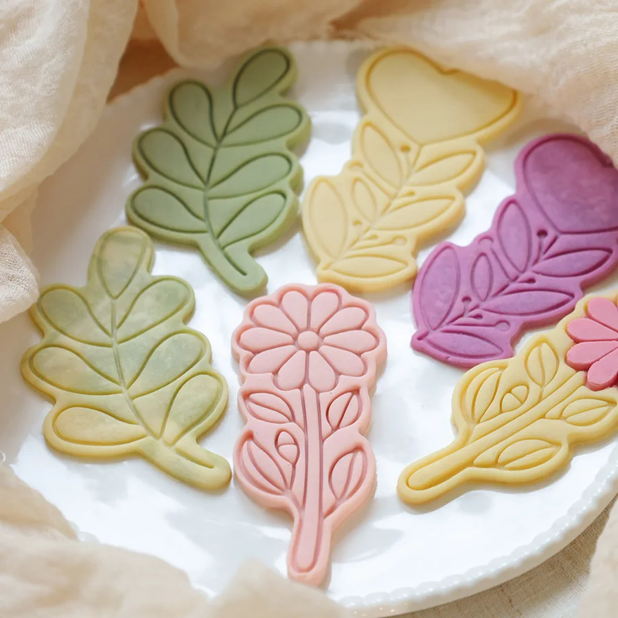 

Adorable Love Heart Daisy FlowerCookie Cutter Hand Pressed Mold Green Leaf Biscuit StampBaking Decoration Tools Valentine’s Day