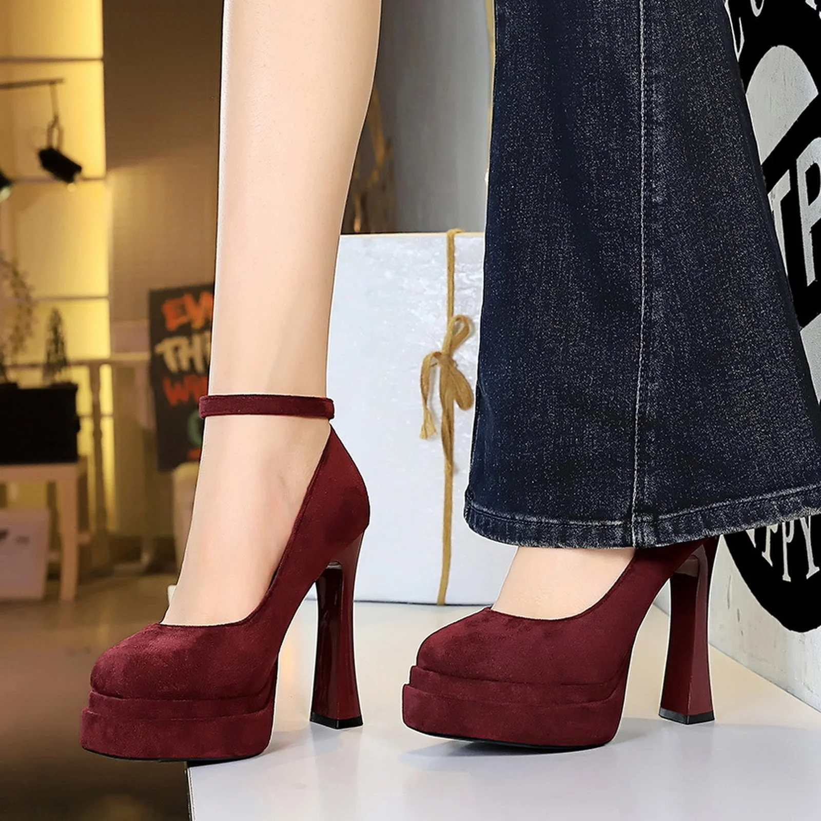 

Милые женские замшевые босоножки на высоком каблуке на платформе с одним ремешком, на массивном каблуке, на низком каблуке, с круглым носком, на толстой платформе и высоком каблуке