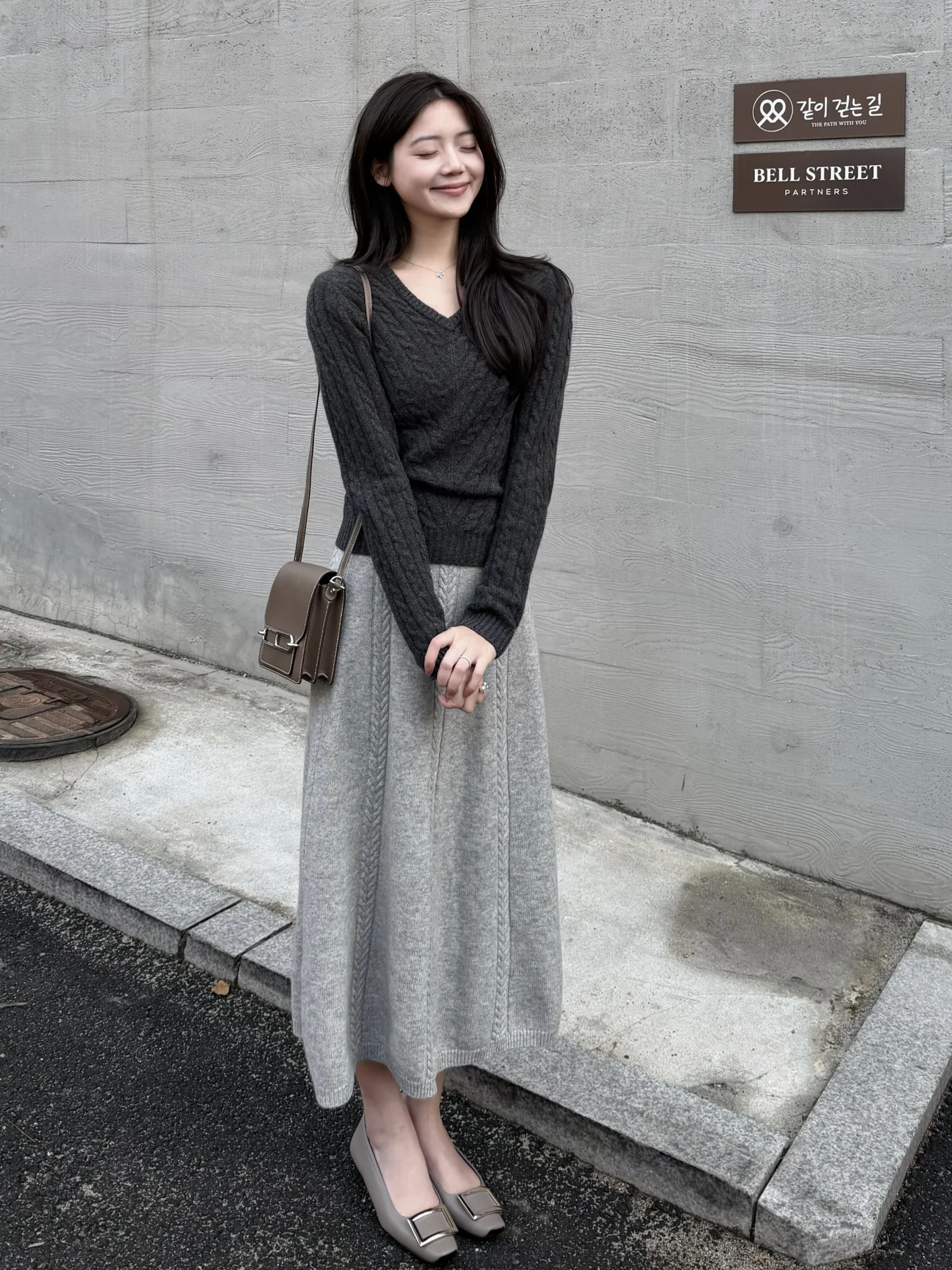 

Romantic Twist Knitted Wool Sweater V-Ne Slim Fit Women's Base irt 2025 New Sle Long Sve Regular Length Winter Wear