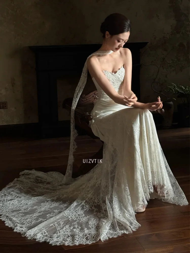 ชุดแต่งงานทรงเมอร์เมดสีขาวเรียบง่าย ผู้หญิงเซ็กซี่ คอวีประดับลูกไม้ ผ้าซาติน ชุดเจ้าสาวหรูหรา  ชุดแต่งงานแบบสั่งตัด