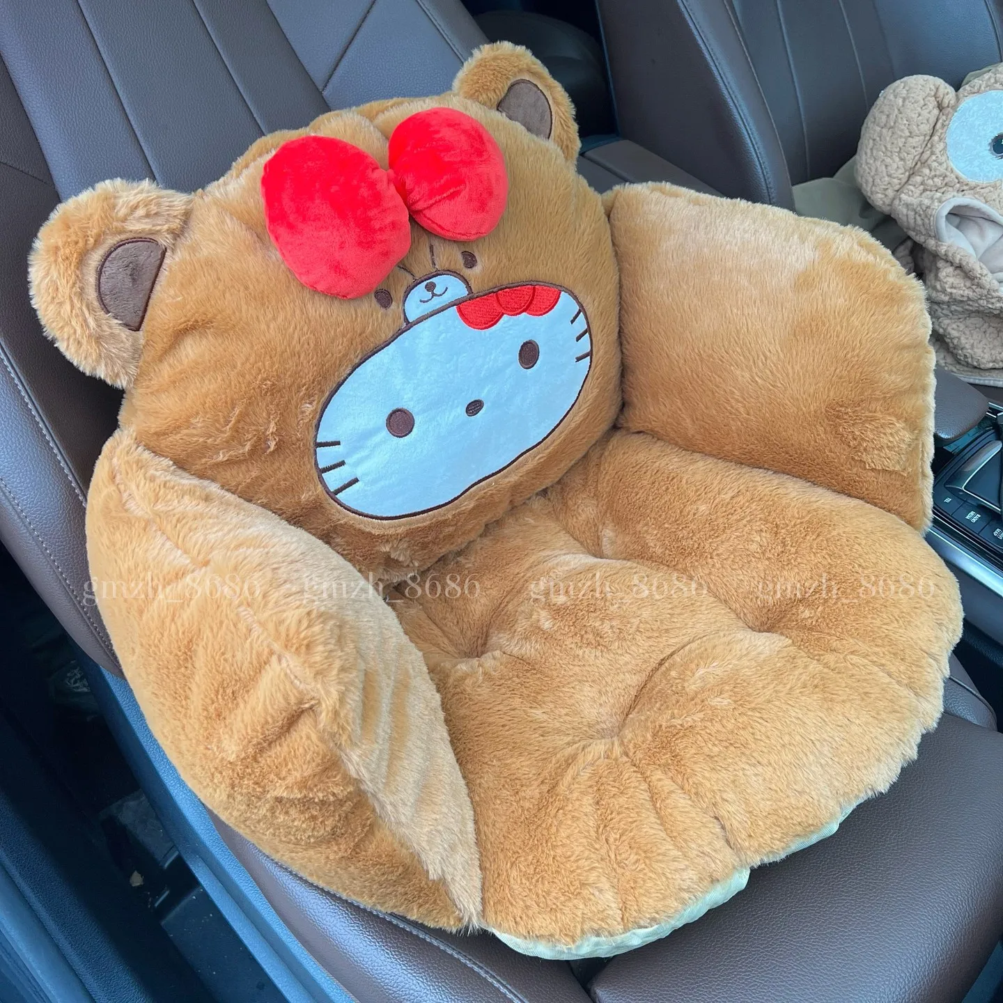

Cartoon Sanrio Hello Kitty Cos Bear Plush Thickened One-Piece Office Car Seat Enclosure Chair Cushion