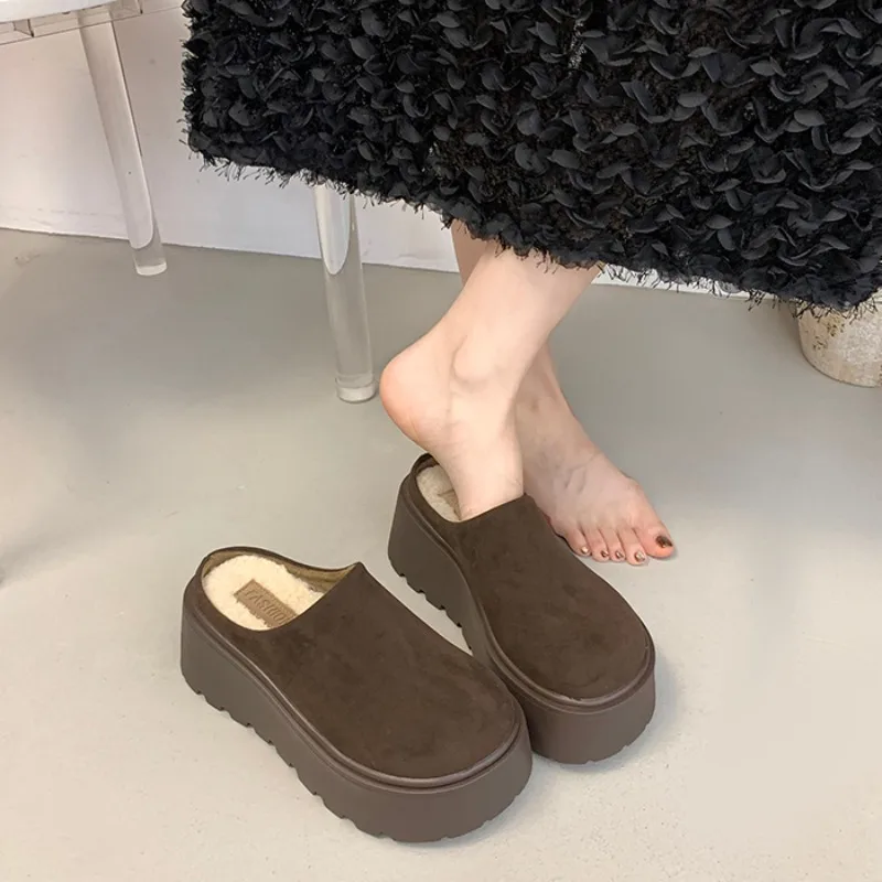 امرأة 2025 الساخن بيع النعال العصرية خمر المرأة متجمد النعال الناعمة سميكة وحيد الارتفاع النعال المخملية