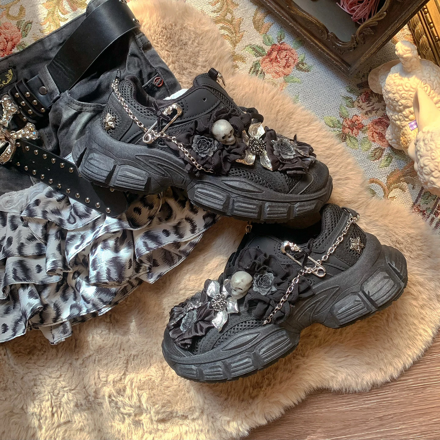 

Pinkyo Original Metal Chain Cross Skeleton Flower Dad Shoes Dark Punk Subculture Thick Soled Shoes