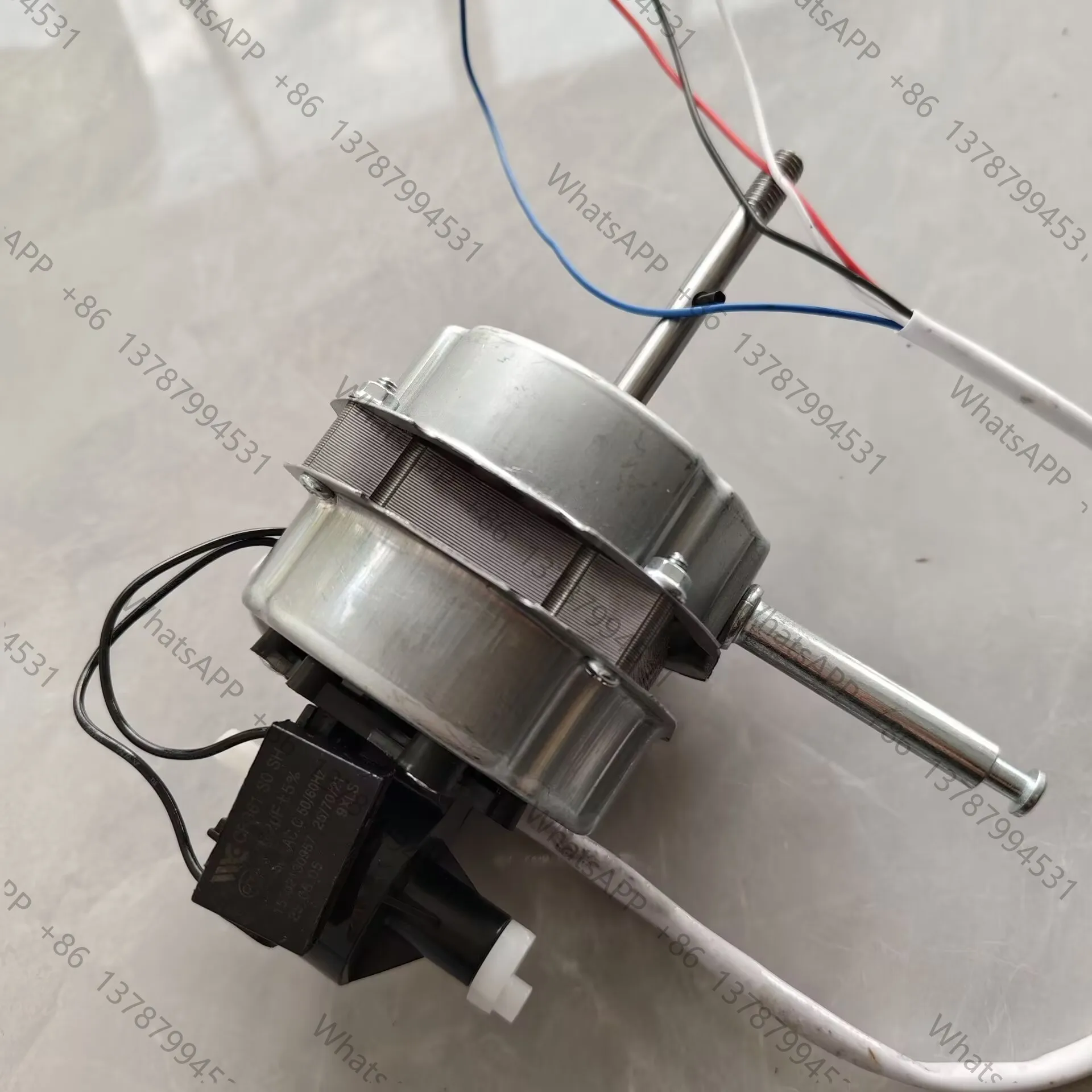 General-purpose AC220V 50W Stand Exaust Household Electric Fan Motor 20 x 9 x 15cm for Factory Plant Color will send randomly!