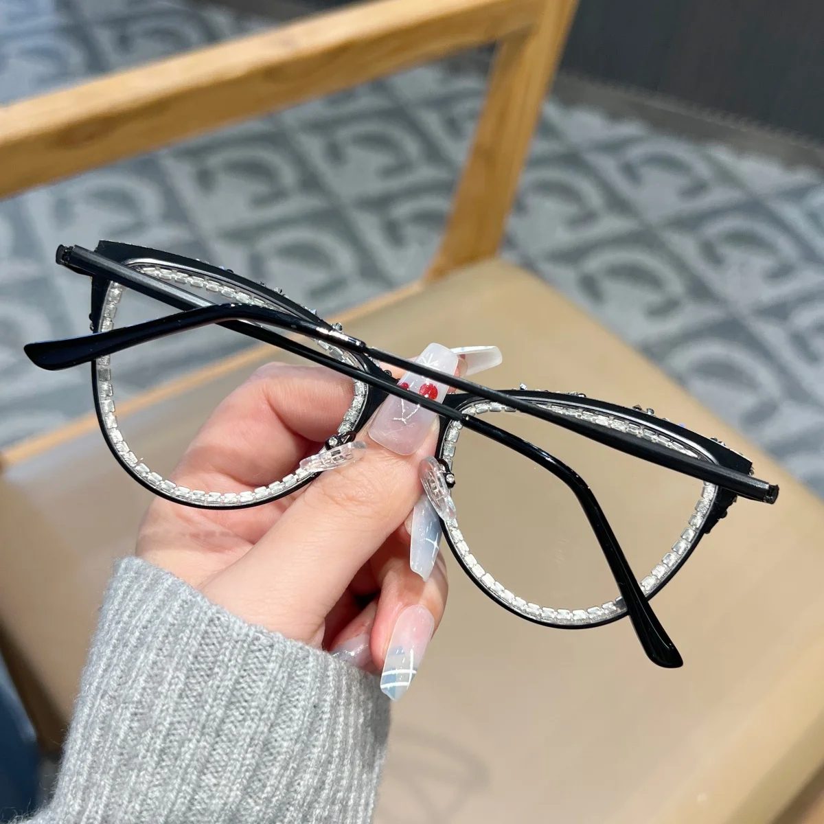 1PC Women’s Flat Glasses, New Model, Full Beads, Cat Eye Design, Elegant Style, Natural Appearance, Enhances Face Shape, Stylish