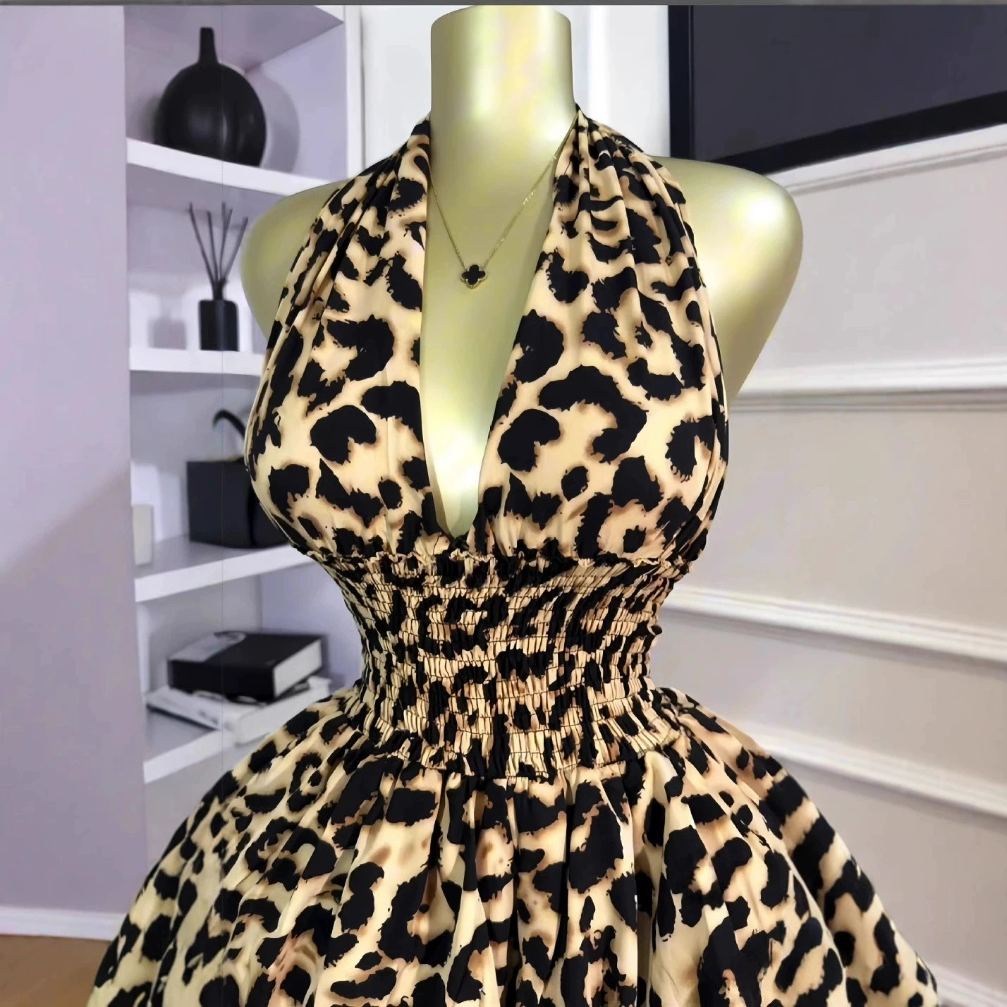 Sexy cortar rosa botão vestido moda feminina sem mangas sem costas festa halter mini vestidos 2025 verão elegante vestidos femininos