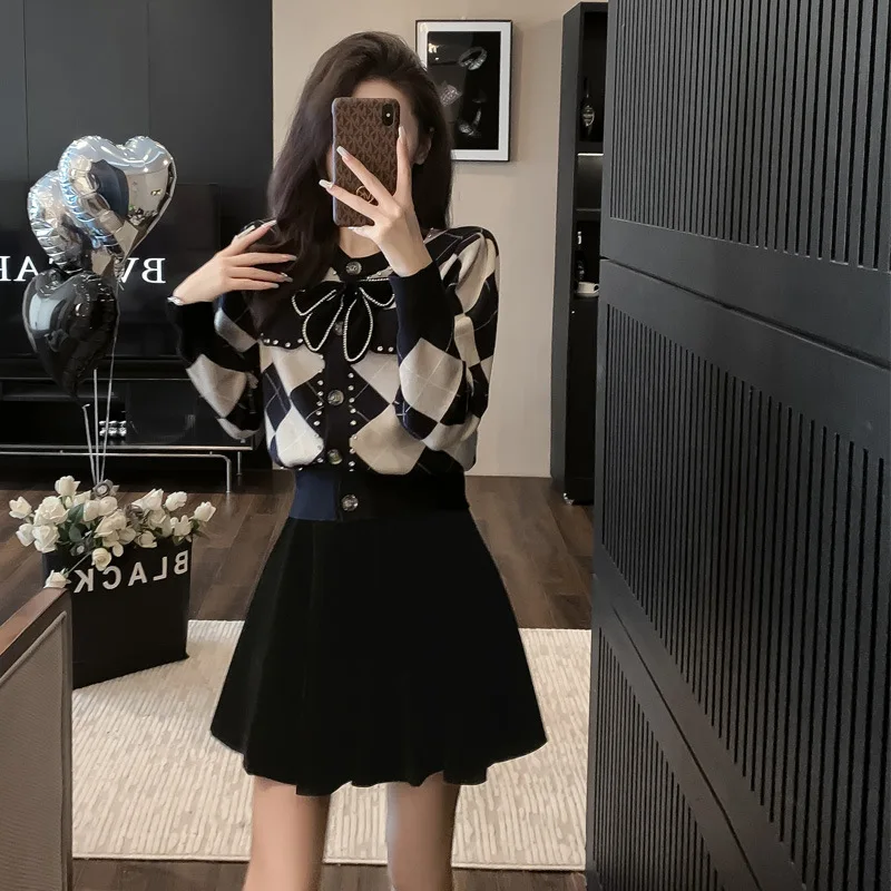 Primavera otoño nueva pequeña fragancia viento reducción de edad suéter tejido hombre pequeño + Falda plisada de tela de lana traje de moda Mujer