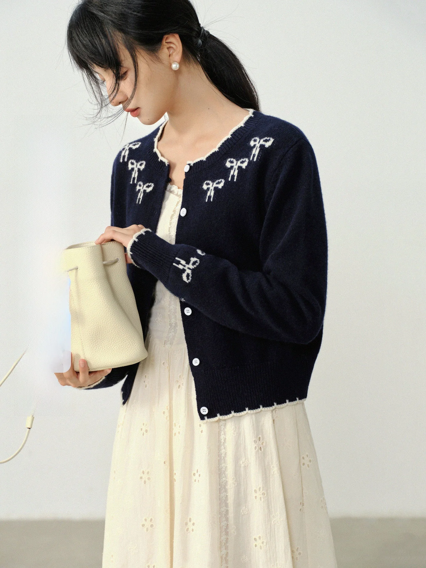 

Женский укороченный кардиган из шерстяной смеси с круглым вырезом и узлом, осенняя модная верхняя одежда для повседневной носки, стройнящий силуэт