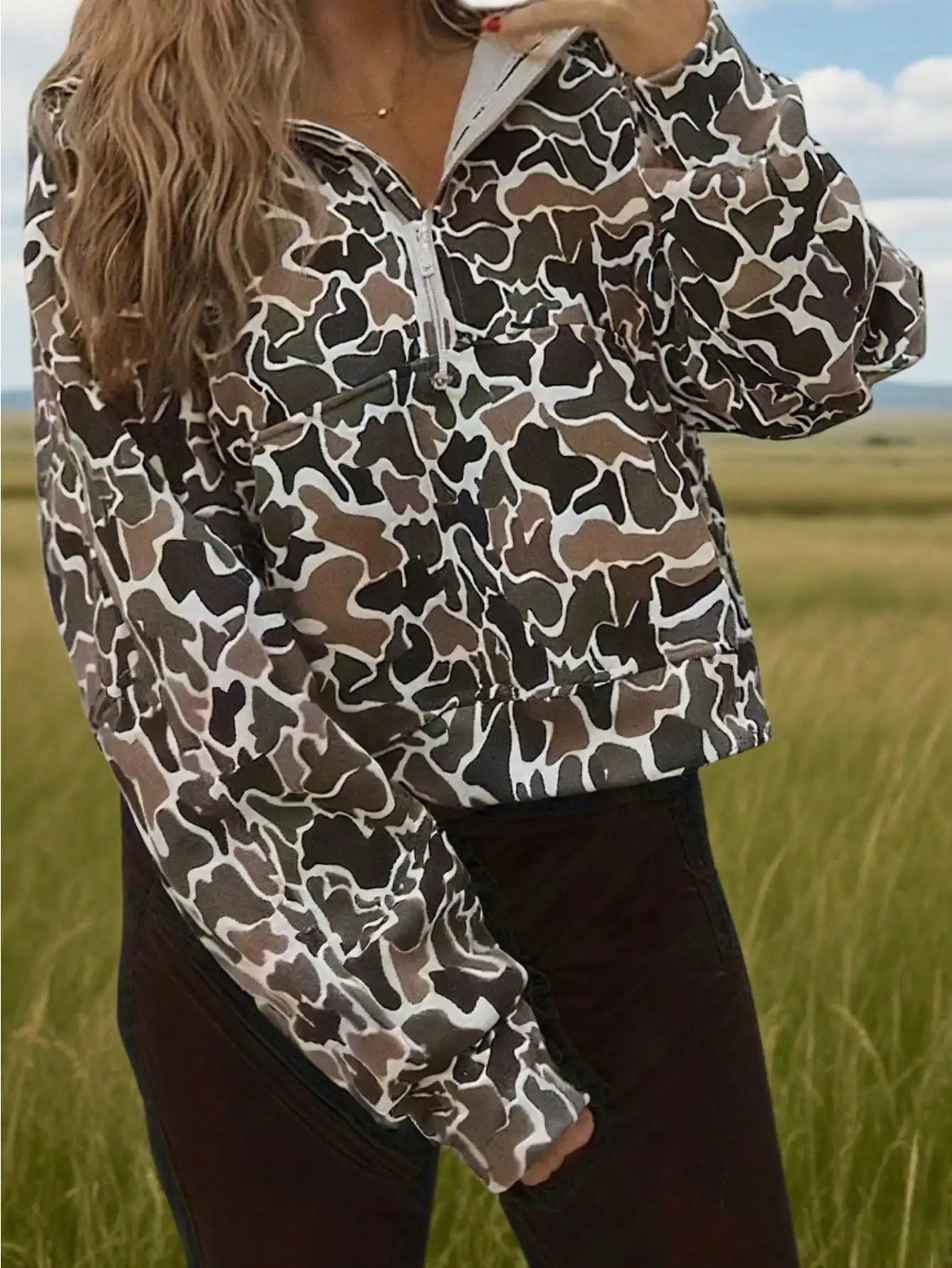 

Women's Half-Zip Camo Print Pullover Jacket - Retro Casual Style