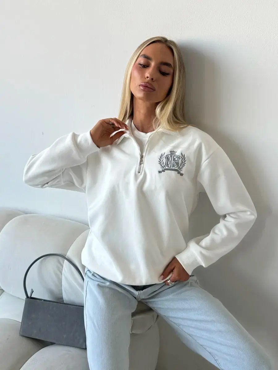 เสื้อสเวตเชิ้ตพิมพ์ลายตัวอักษรสไตล์เรโทรแบบอเมริกันคลาสสิก ปกคอปกแบบพับได้ ซิปครึ่งตัว เสื้อเชิ้ตลำลองสไตล์วิทยาลัยสำหรับผู้หญิง