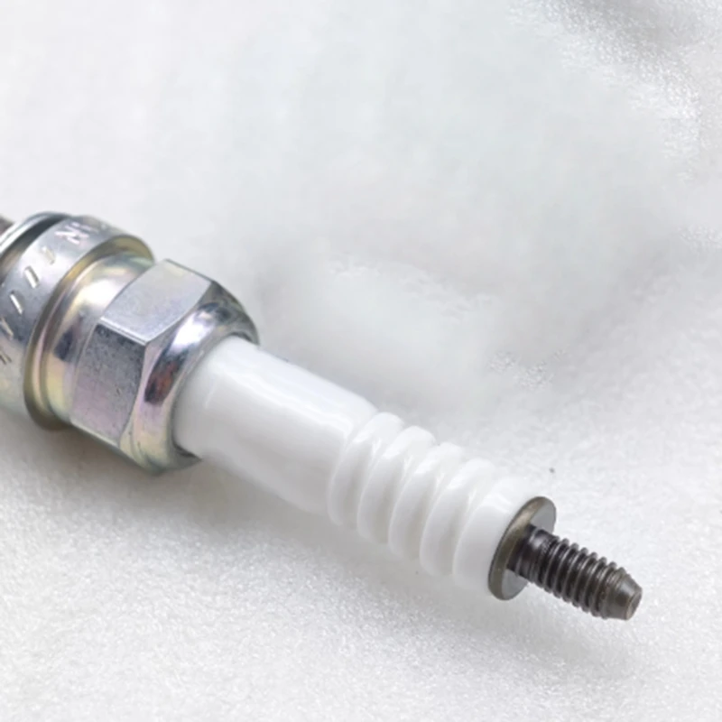 

Motorcycle Spark Plug SILMAR9B9 95399 Suitable For KAWASAKI ZX1000 NINJA H2 ZX-10R ZX-10RR Etc