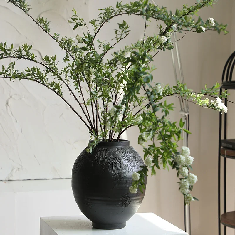 Ceramic vase with a high-end feel and a quiet wind flower arrangement