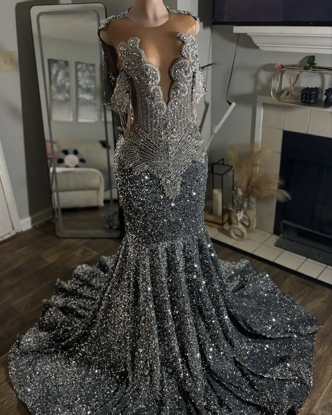 2025 Abiti da ballo scintillanti per ragazze nere Cristalli di lusso con perline Paillettes Sirena lunga con spalline personalizzate