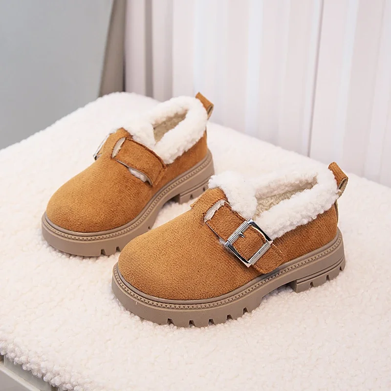 Zapatos de felpa gruesa y cálida para niños y niñas, botas Retro de gamuza, zapatos bajos de algodón, botas de nieve antideslizantes suaves, zapatos planos casuales, Invierno