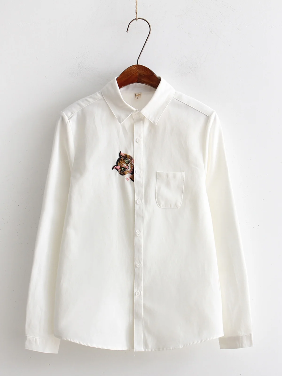 자수 장식 롱 슬리브 여성용 봄 2024 한국 스타일 예술적 베이스 레이어 화이트 셔츠 학생용 폴리에스터 원단