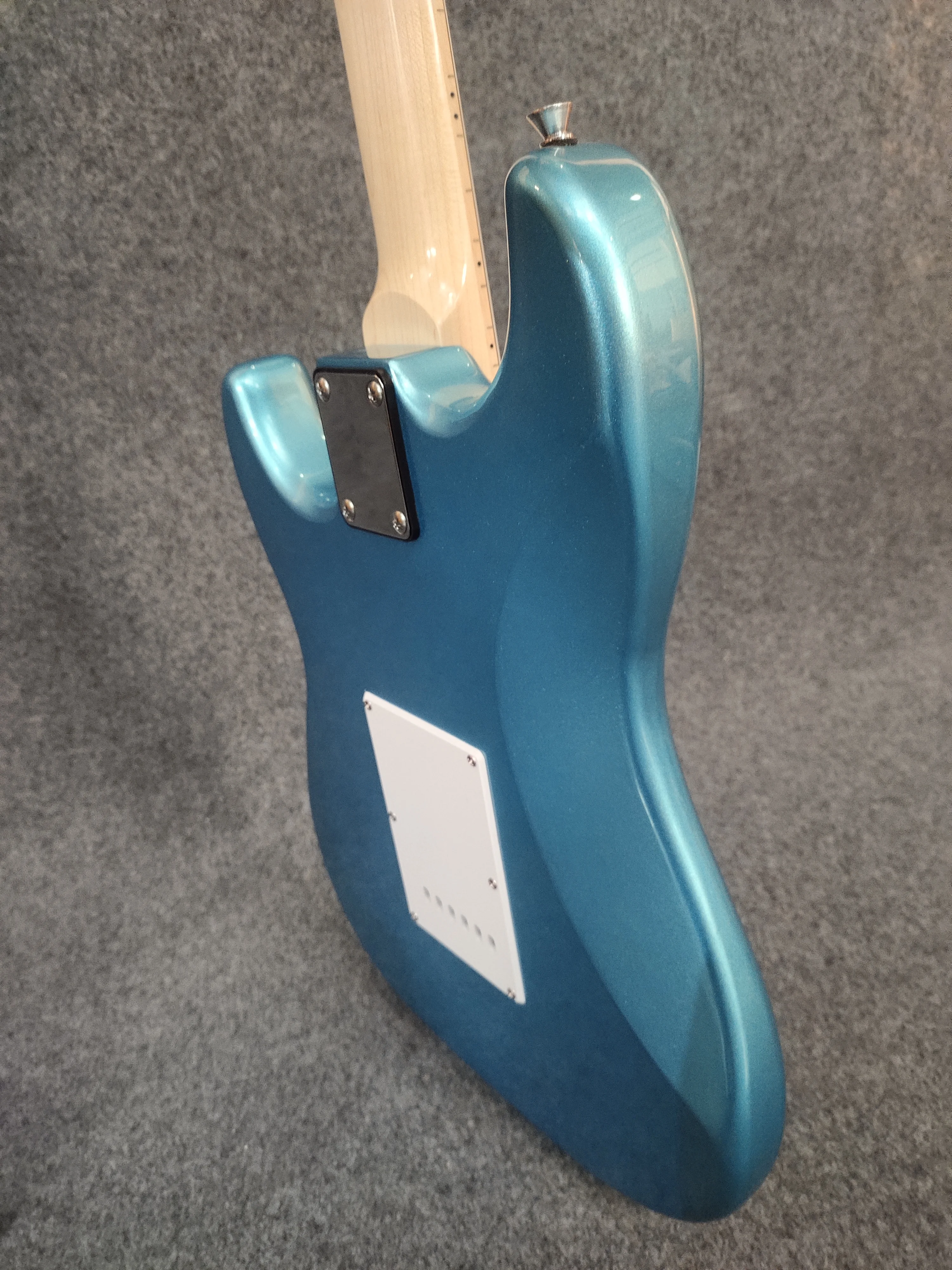 Customized Electric Guitar with 6 Strings, Gloss Bling, Blue, Basswood Body, Maple Neck, Custom, Beautiful Vioce, High Quality