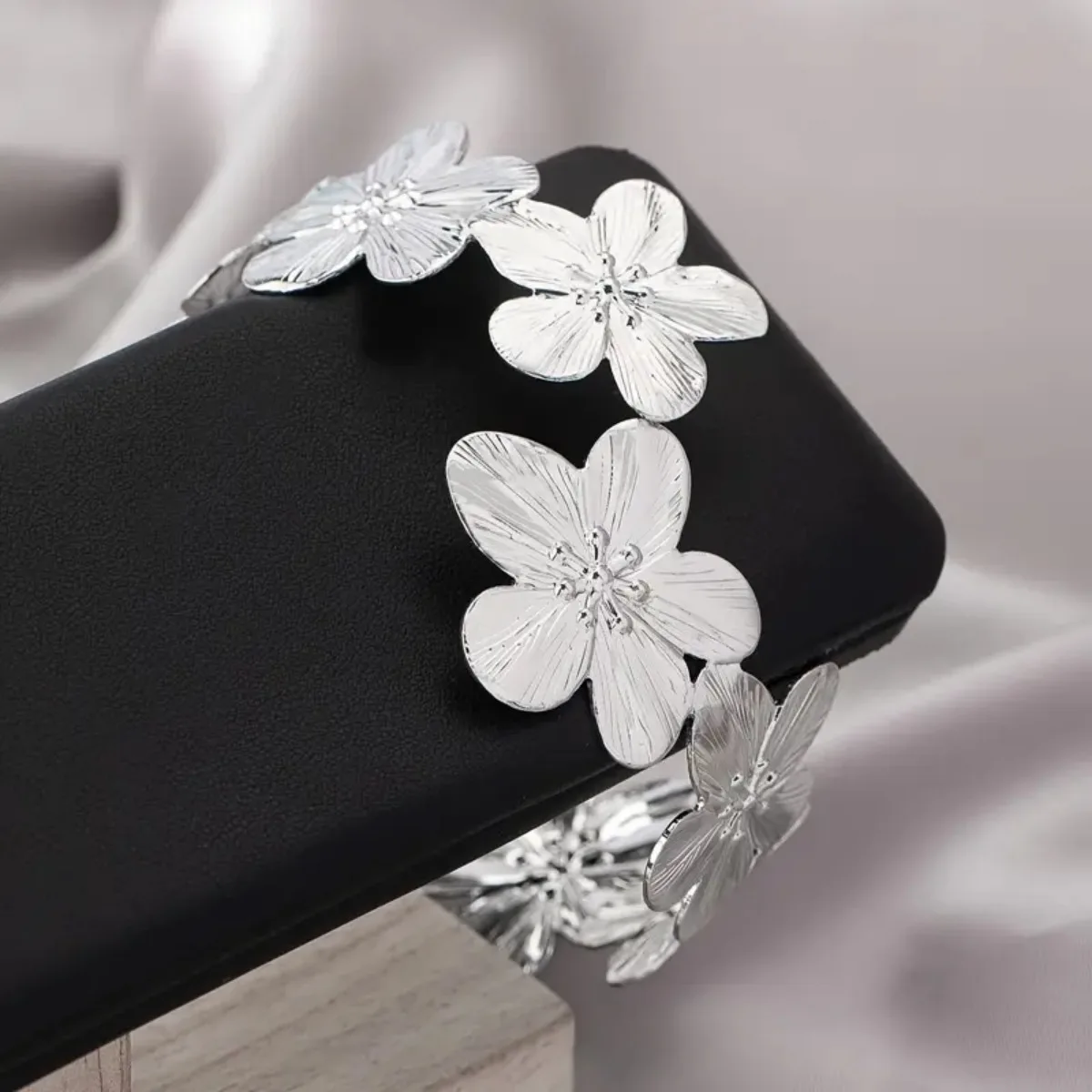 Boho Punk Metall Blatt Blume Oberarm Armband Für Frauen Mädchen Mode Geometrische Offene Manschette Armreif Einstellbare Armband Schmuck Geschenk